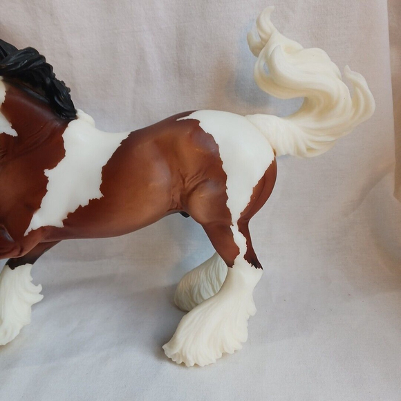 Breyer Traditional Model Horse GYPSY VANNER #1497 Brishen Matte Bay Pinto - Picture 3 of 8